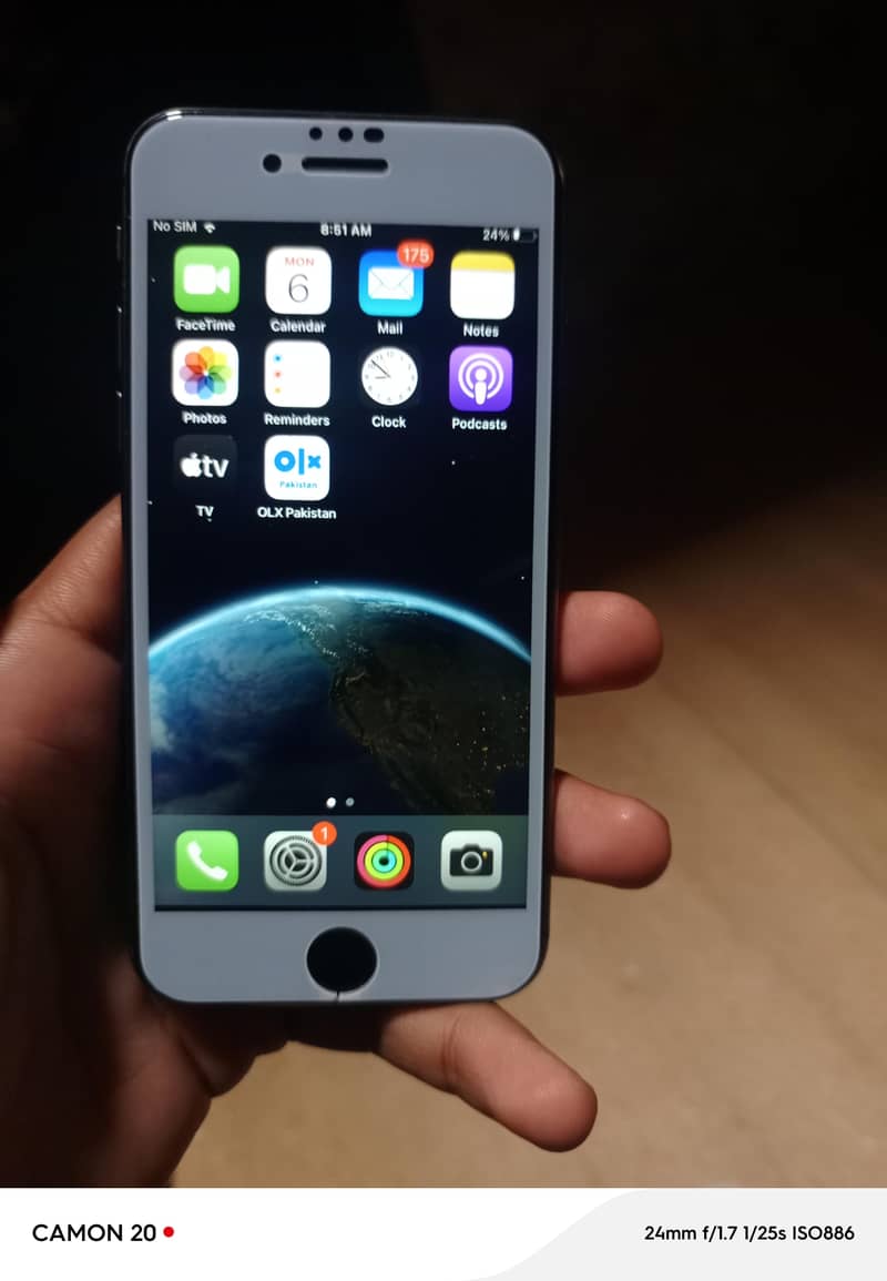 Apple iPhone 8 1