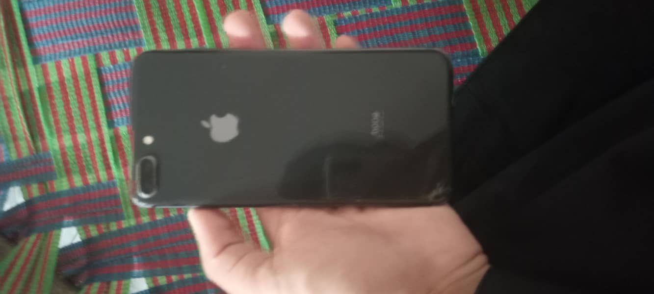 Apple iPhone 8 Plus 3