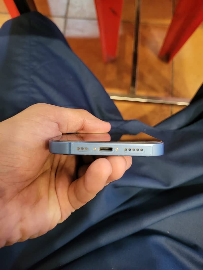 Apple iPhone 13 2