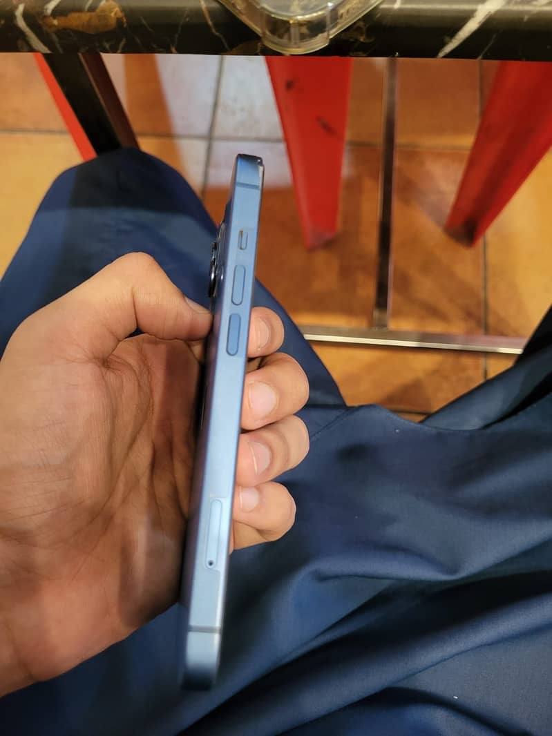 Apple iPhone 13 5