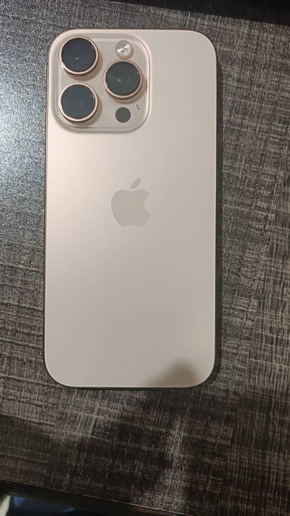 Apple iPhone 16 Pro 2