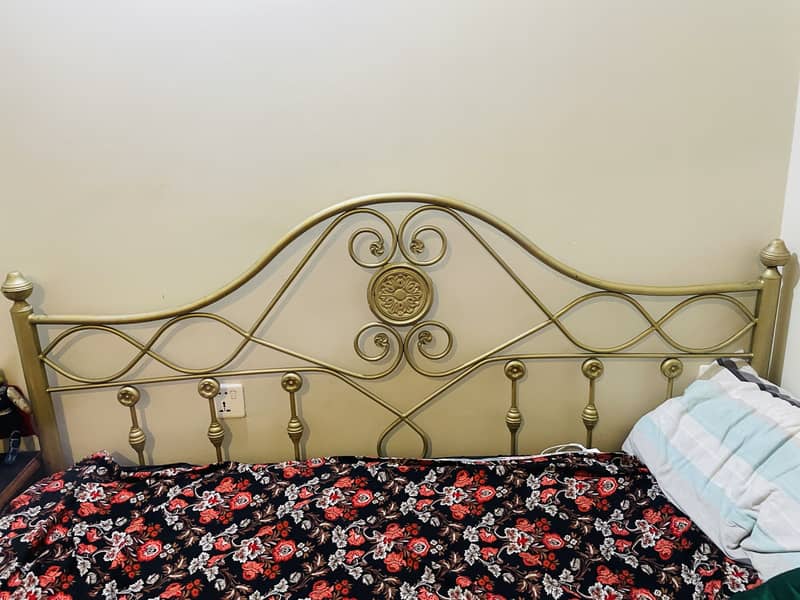 King size bed 1