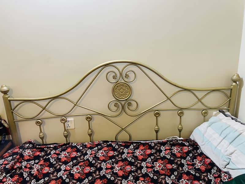King size bed 2