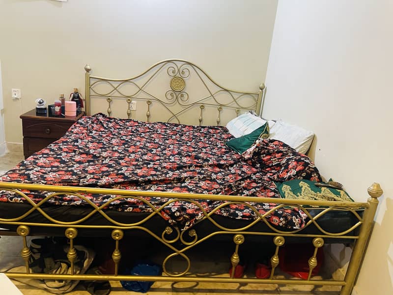 King size bed 3