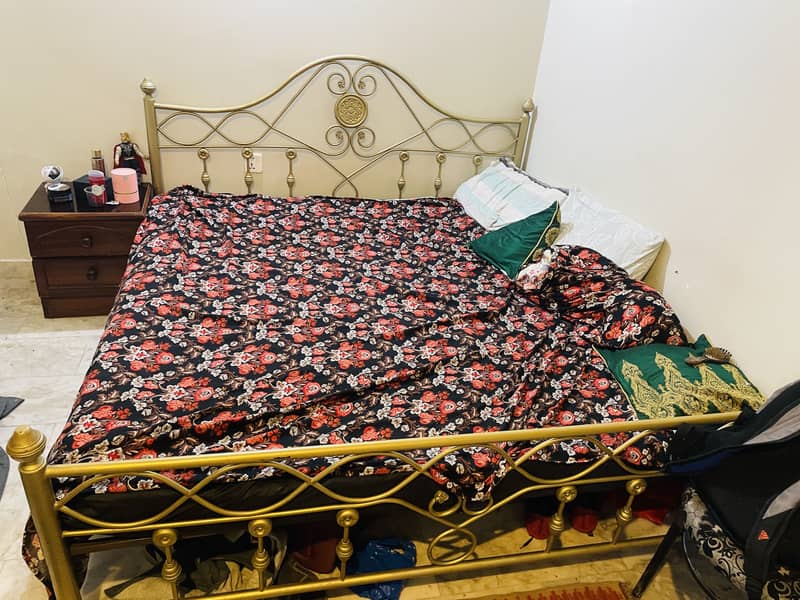 King size bed 4