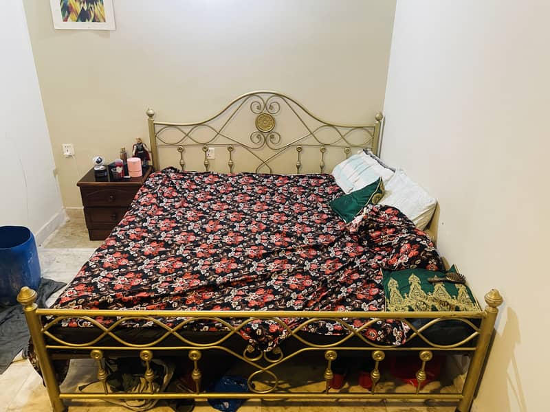 King size bed 7