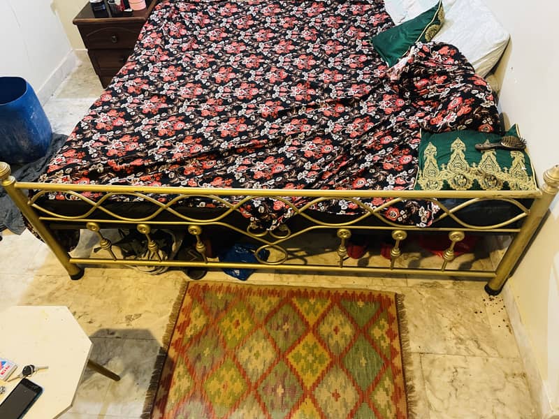 King size bed 8