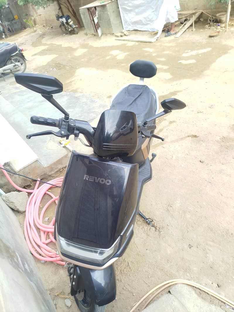 Revoo A12 2