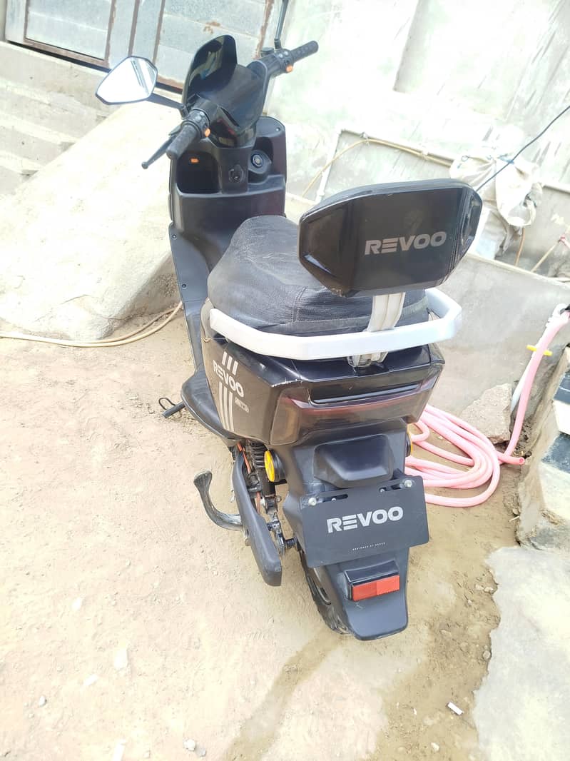 Revoo A12 4