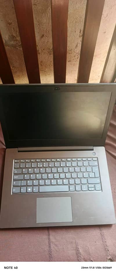 Lenovo v330 Ryzen 2500u 4gb 128gb ssd card