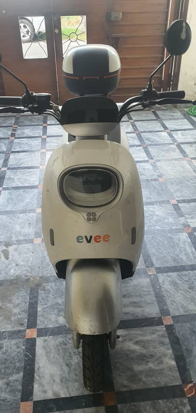 EVEE NISA SCOOTY