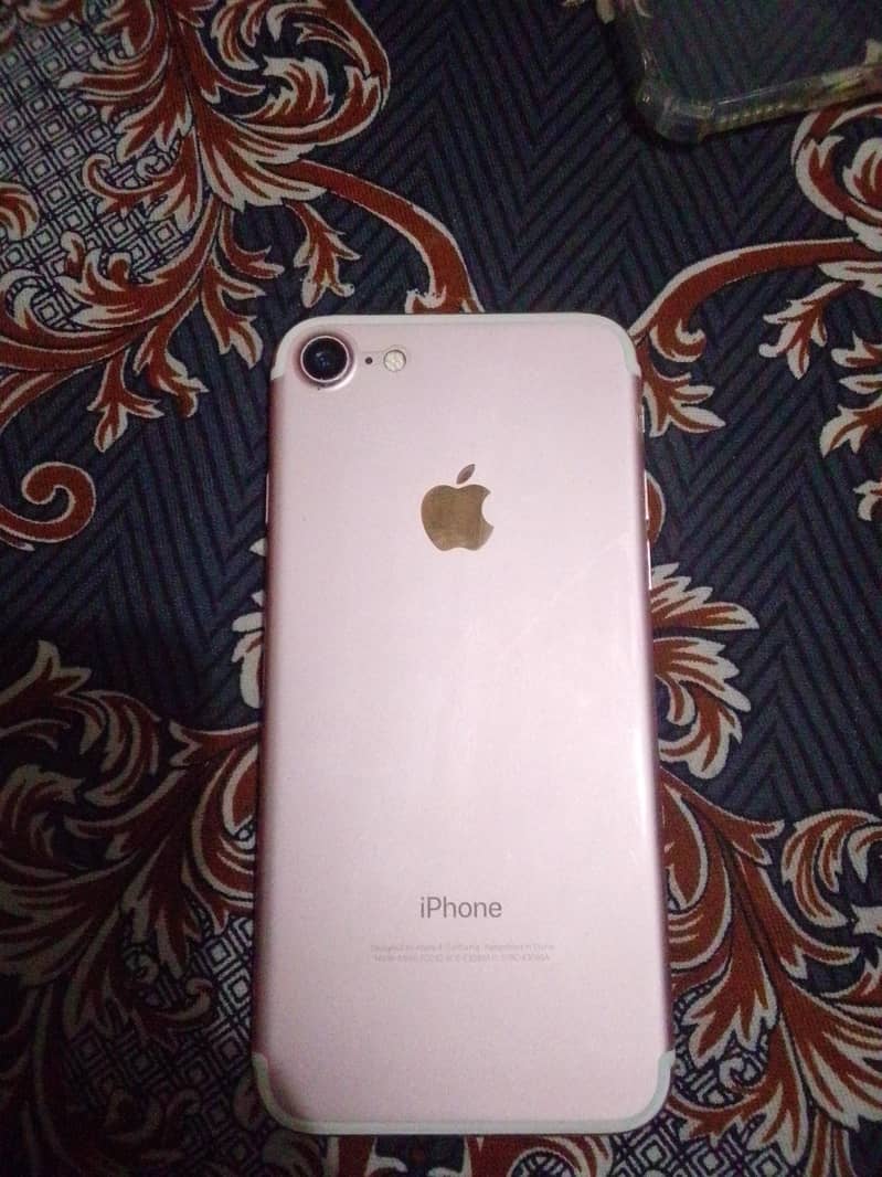 Apple iPhone 7 0