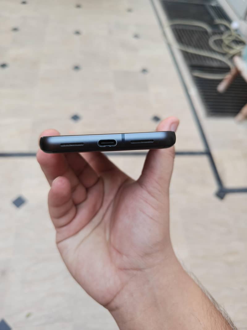 Google Pixel 8 4