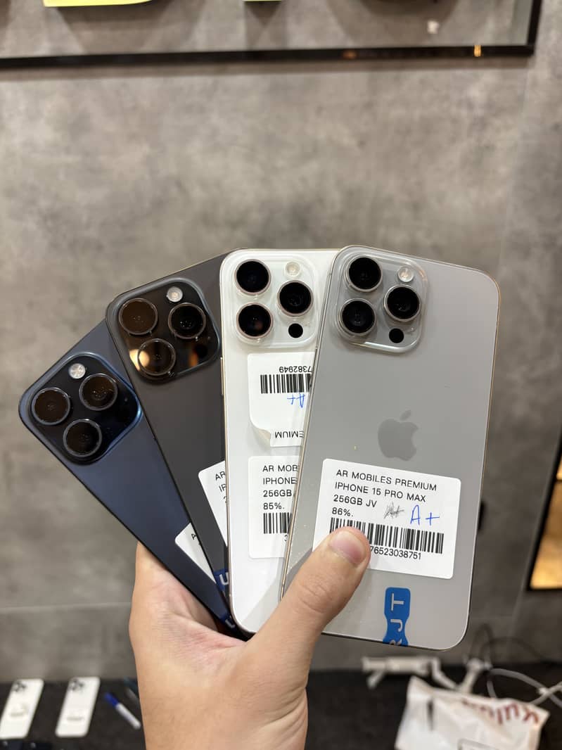 Apple iPhone 15 Pro Max 0