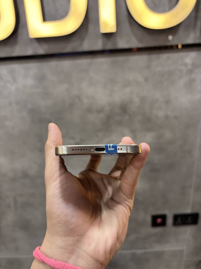 Apple iPhone 15 Pro Max 5