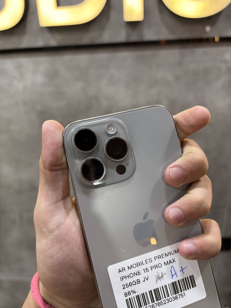 Apple iPhone 15 Pro Max 7