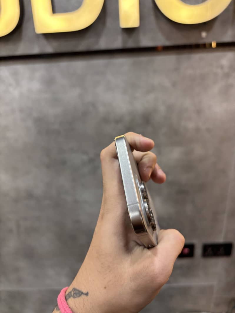 Apple iPhone 15 Pro Max 8