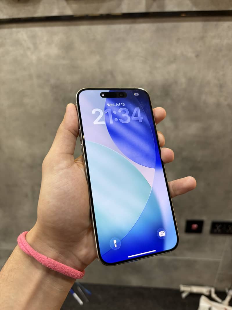 Apple iPhone 15 Pro Max 9