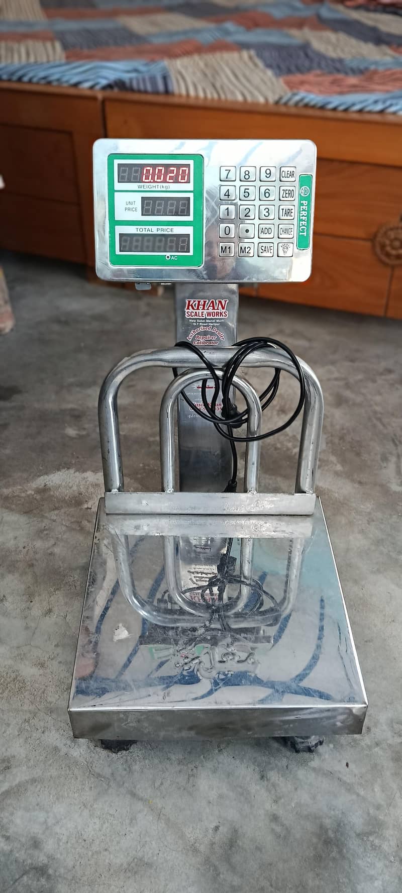 Digital weight scale. 4