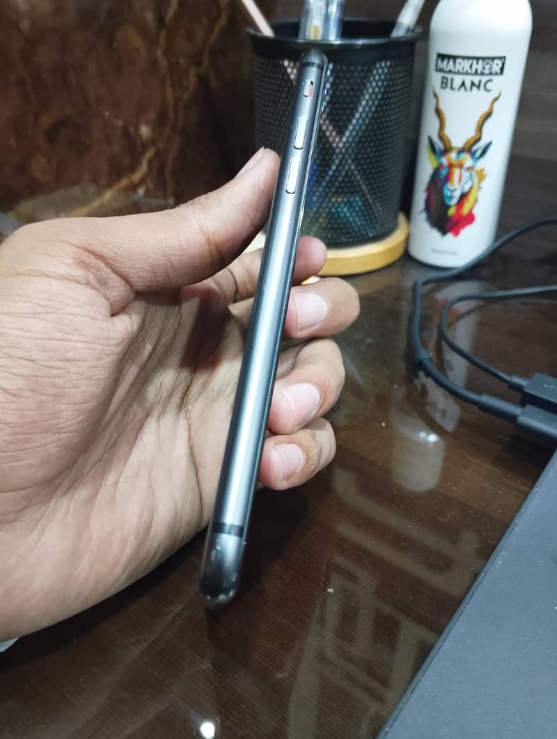 Apple iPhone 8 3