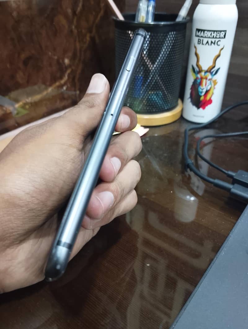 Apple iPhone 8 4