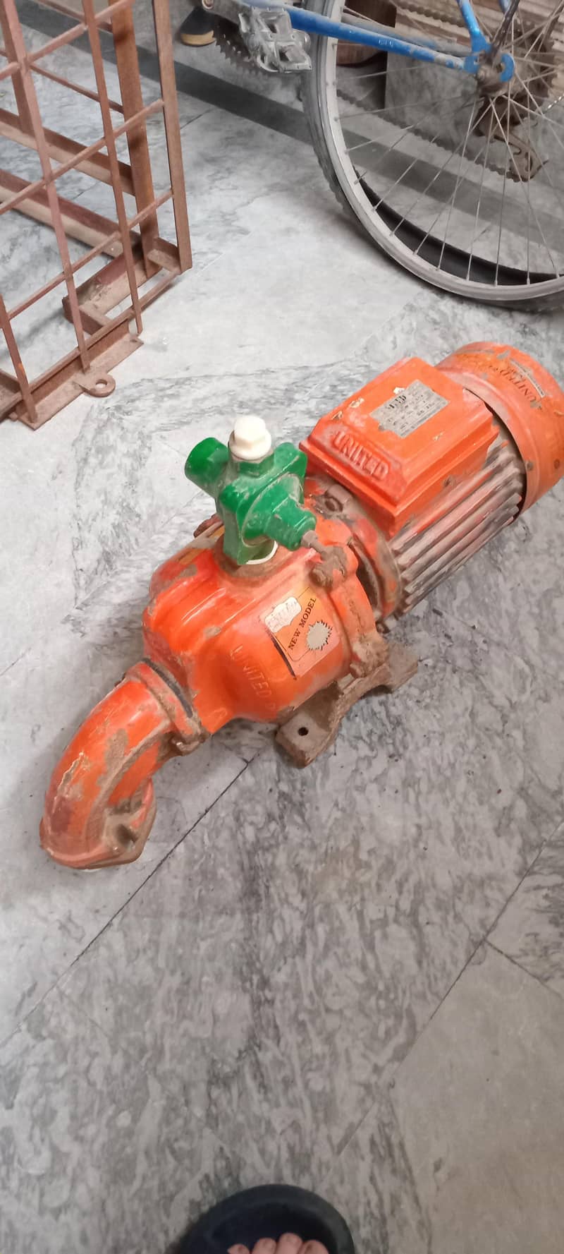 Laal Pump 1