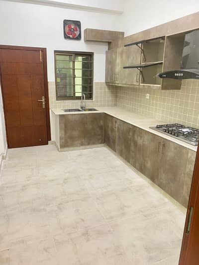 8TH FLOOR 10 MARLA FLAT IS AVAILABLE IN ASKARI 11 SECTOR D AT SUPER HOT LOCATION. Askari 11 - Sector D, Askari 11, Askari, Lahore, Punjab