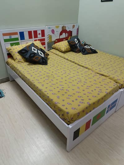 almost new 2 single beds with mattress