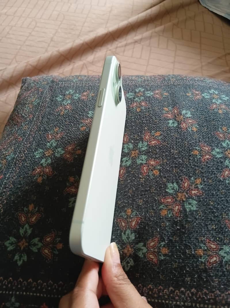 Apple iPhone 15 plus 7