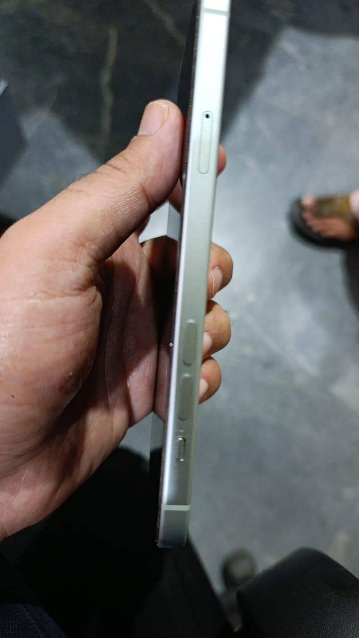 Apple iPhone 15 plus 11