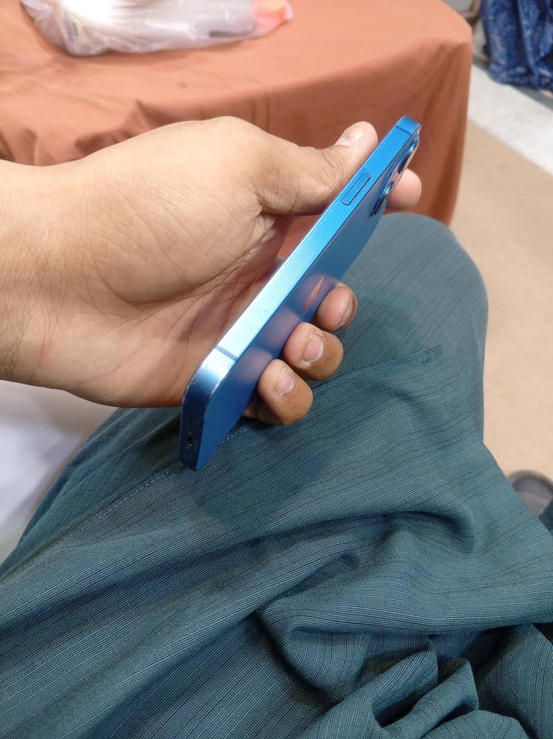 Apple iPhone 13 6