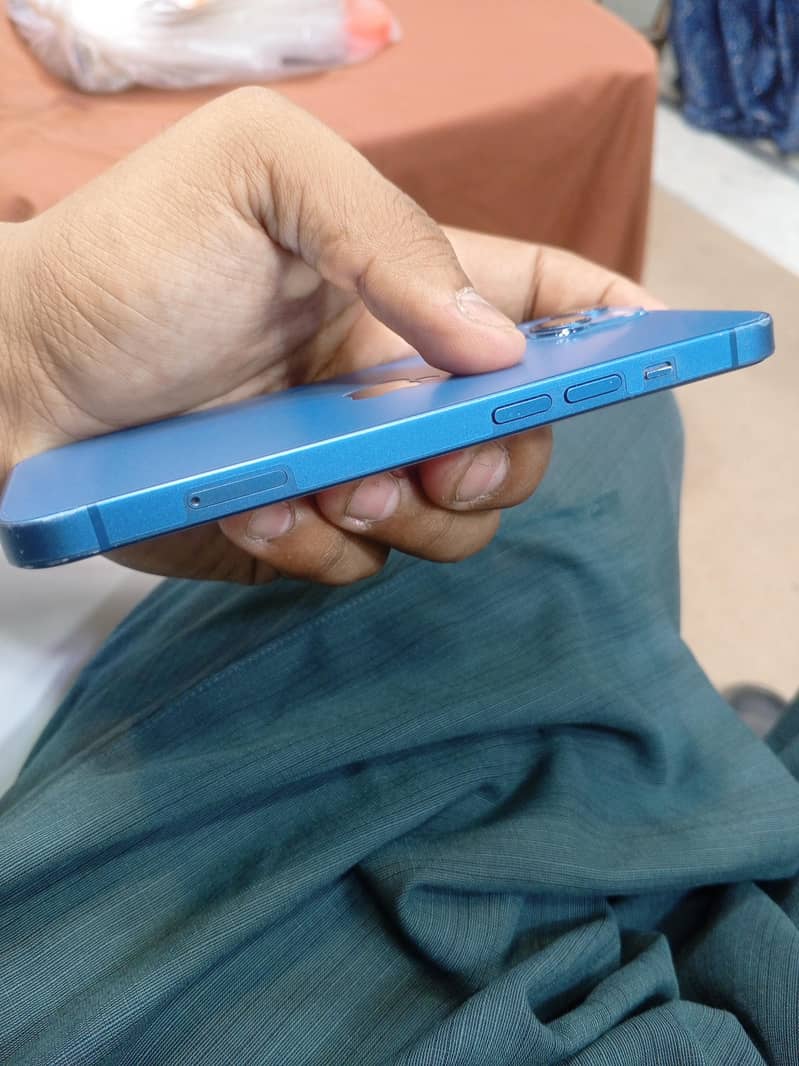 Apple iPhone 13 7