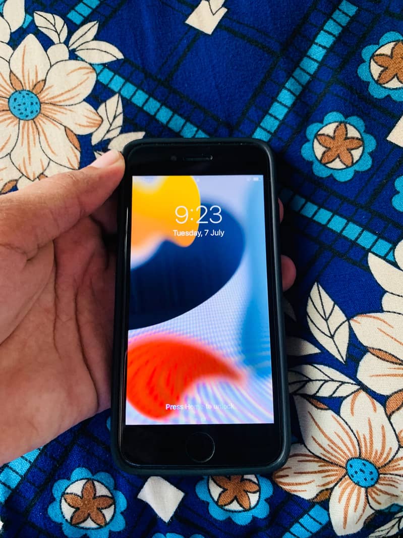 Apple iPhone 7 0