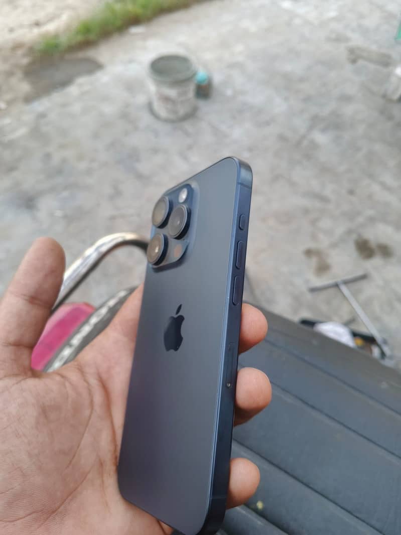 Apple iPhone 15 Pro 0