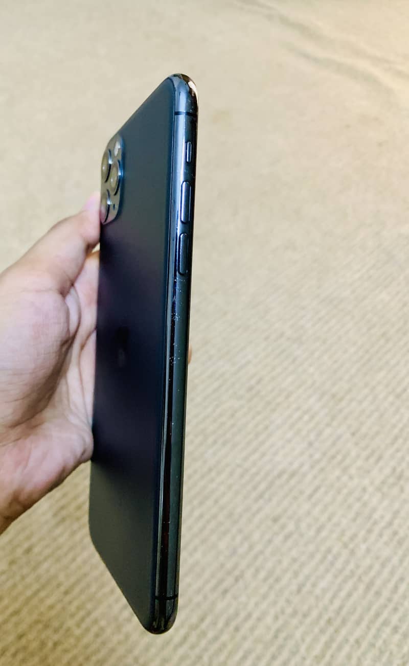 iPhone 11 Pro Max 2