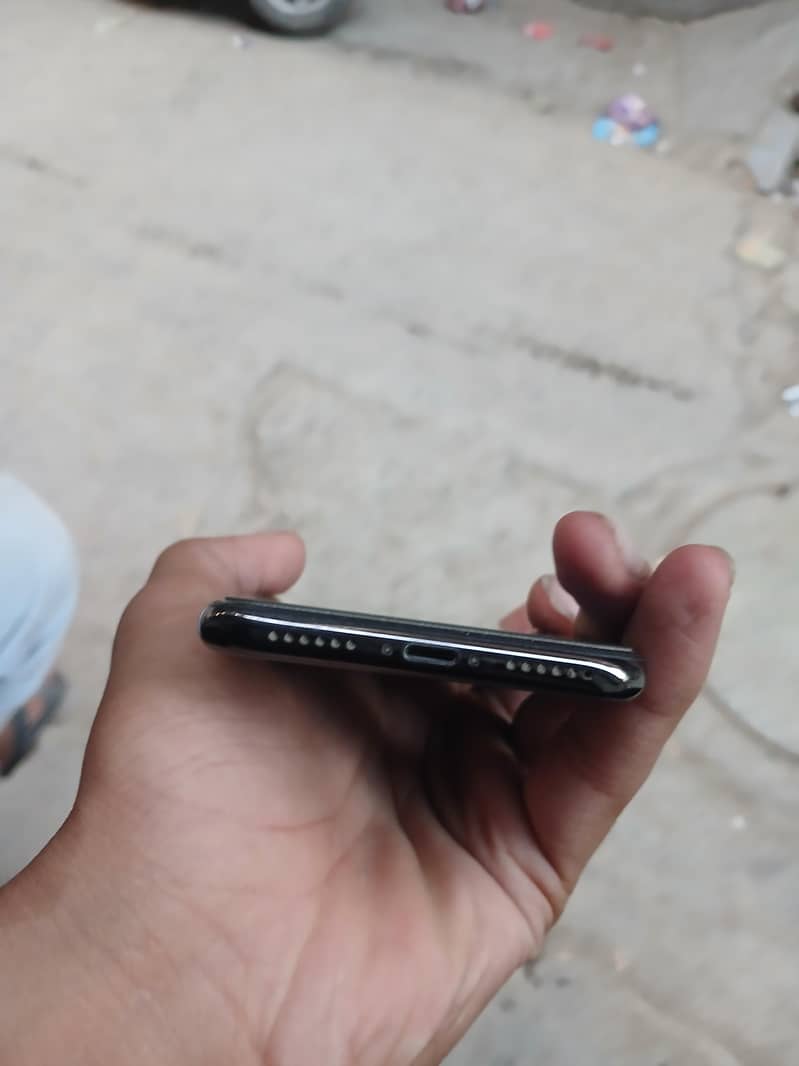 Apple iPhone X 3