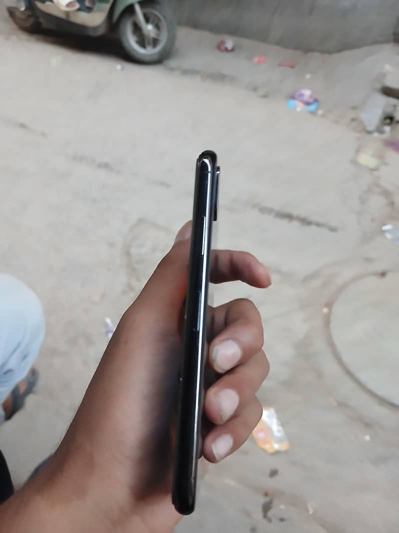 Apple iPhone X 4