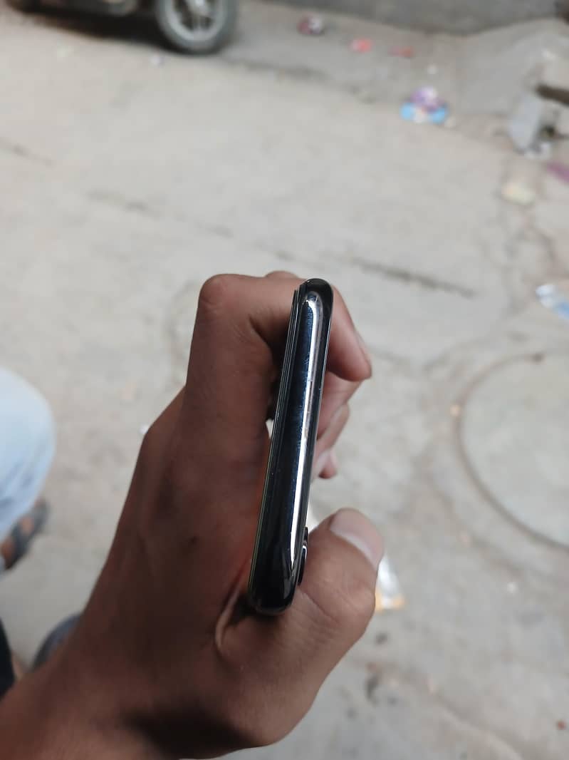 Apple iPhone X 5