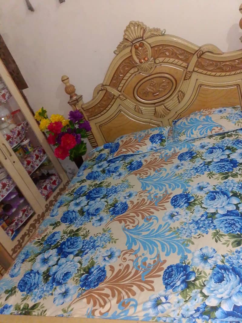 King bed 0