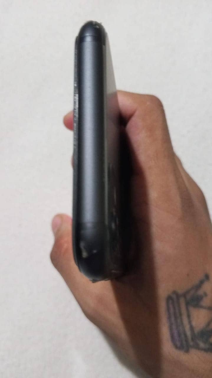 Apple iPhone 11 0