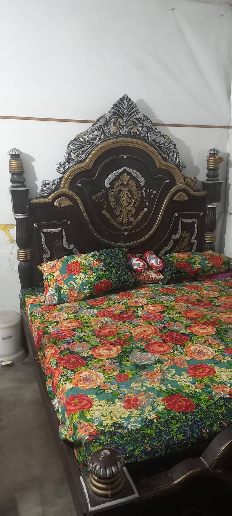 Bed king size 1