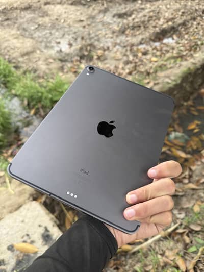 IPAD PRO 2018 Cellular Variant 256 Gb Sim time available