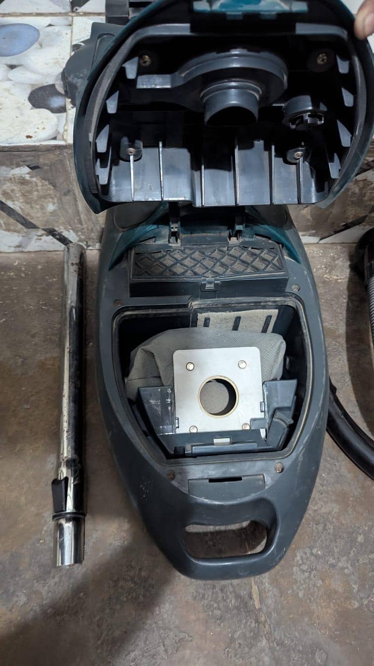 Vacuum cleaner 4