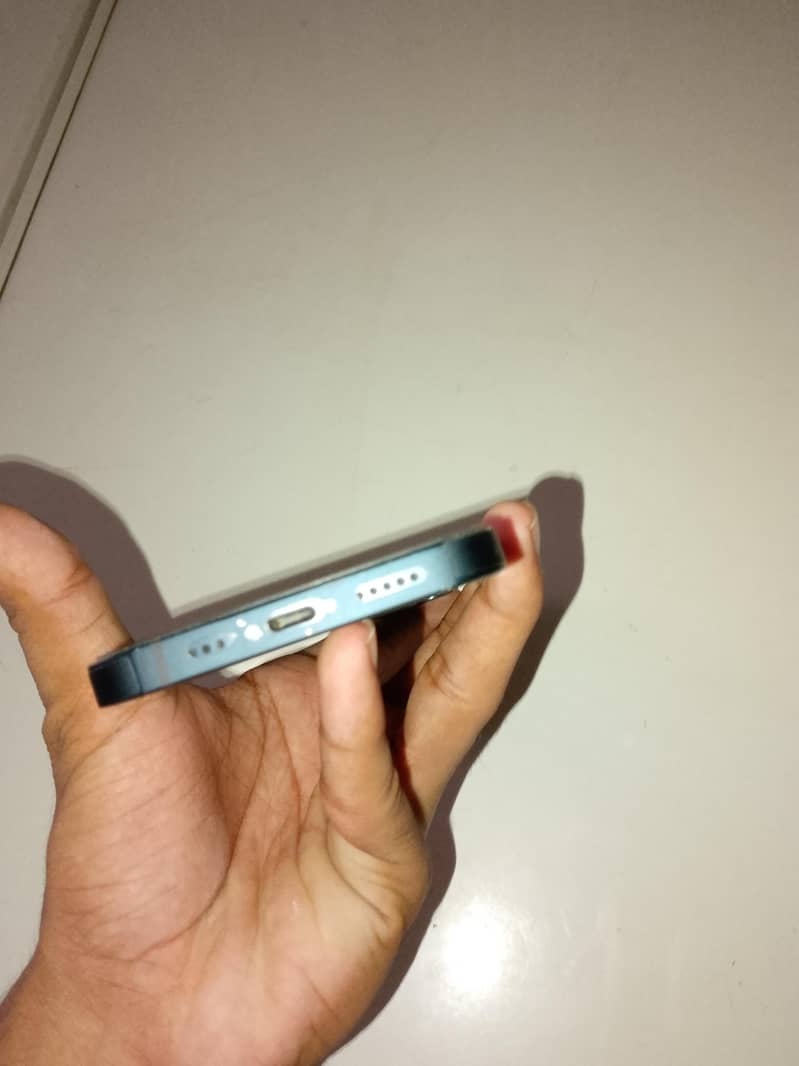 Apple iPhone 13 4