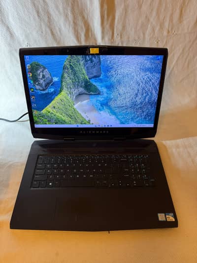 alienware m17 with rtx 2070 max-Q 8 gb, 16 gb ram