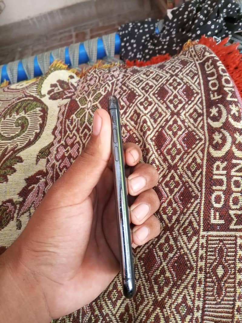 Apple iPhone X 3