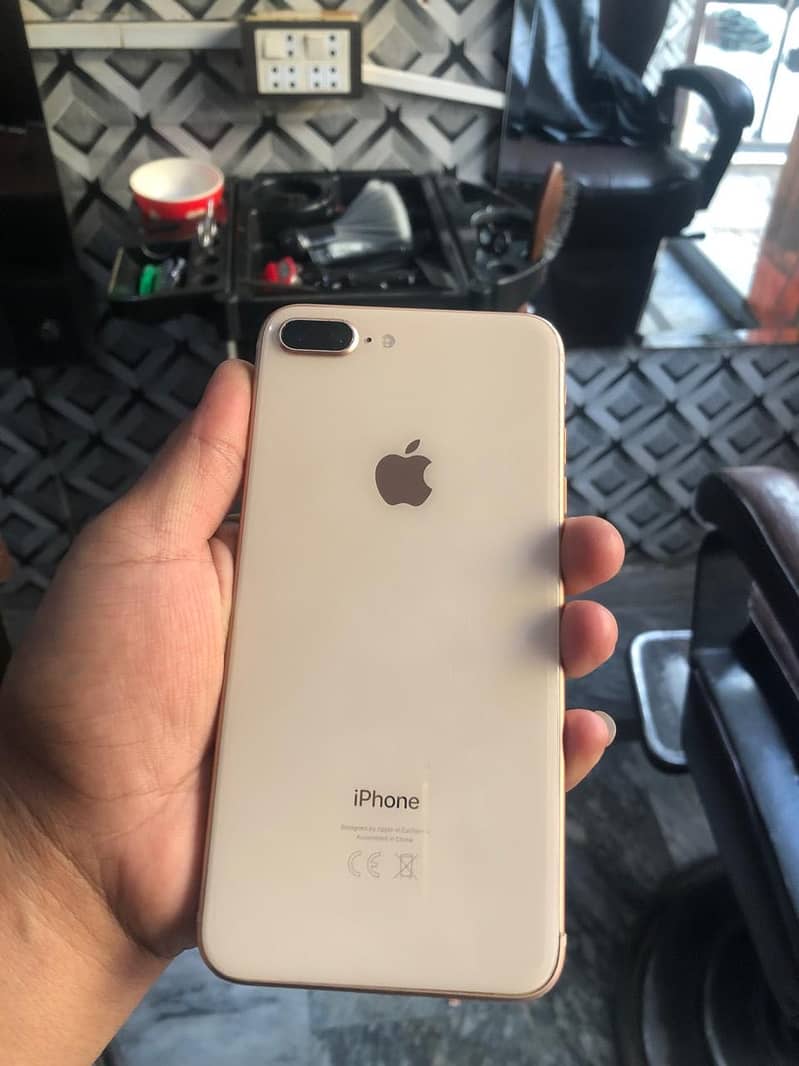 Apple iPhone 8 Plus 0