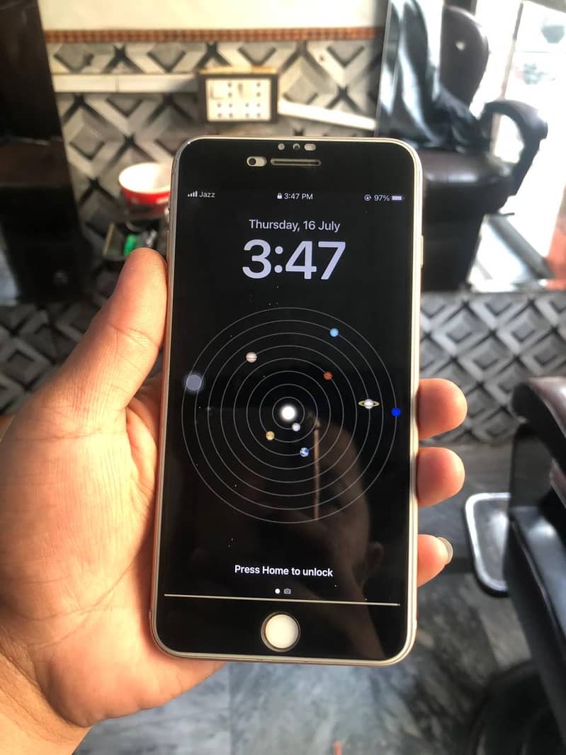Apple iPhone 8 Plus 1