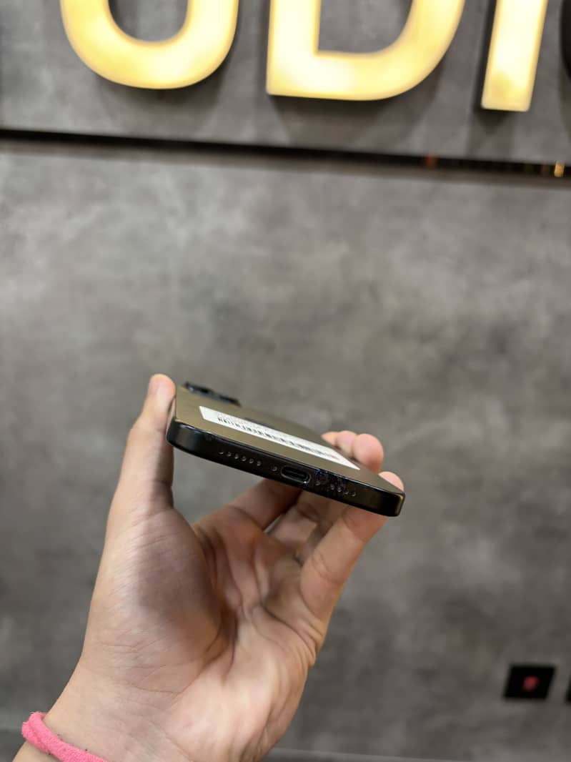Apple iPhone 15 plus 8