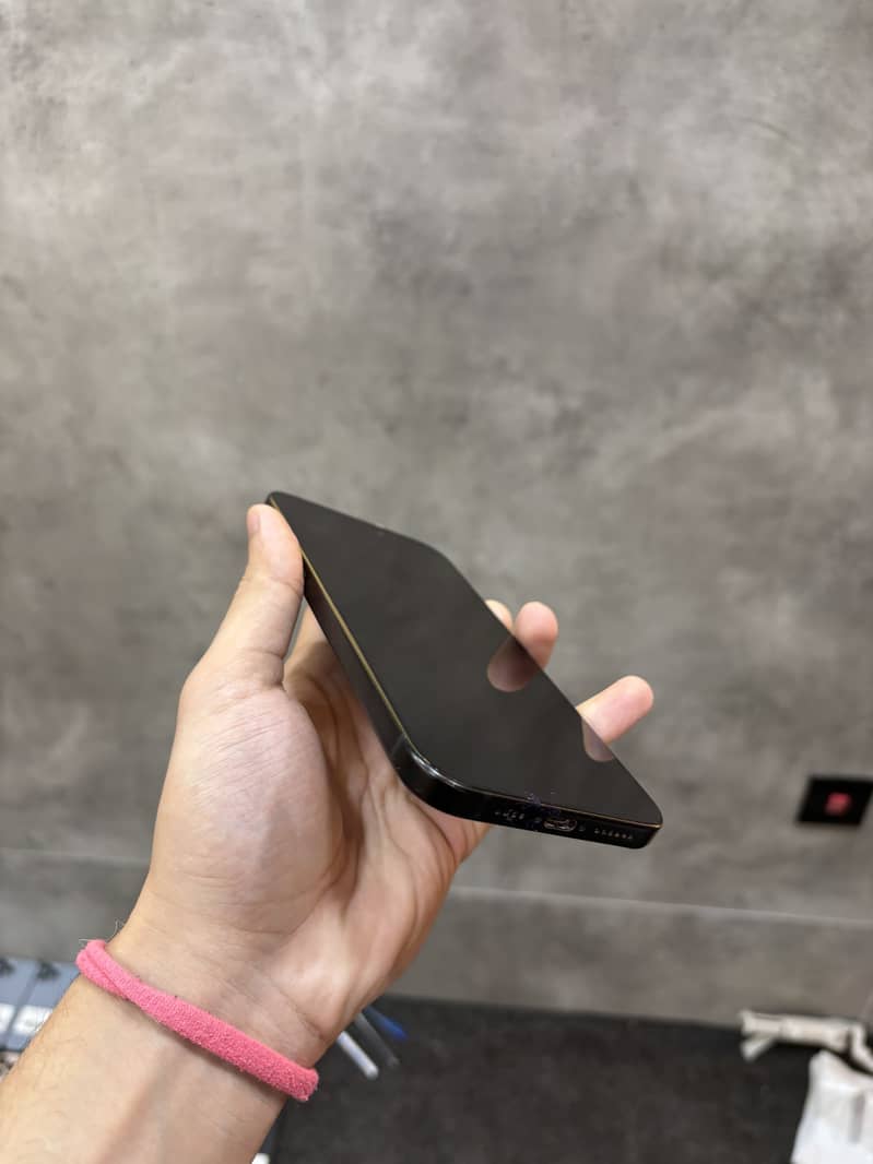 Apple iPhone 15 plus 13